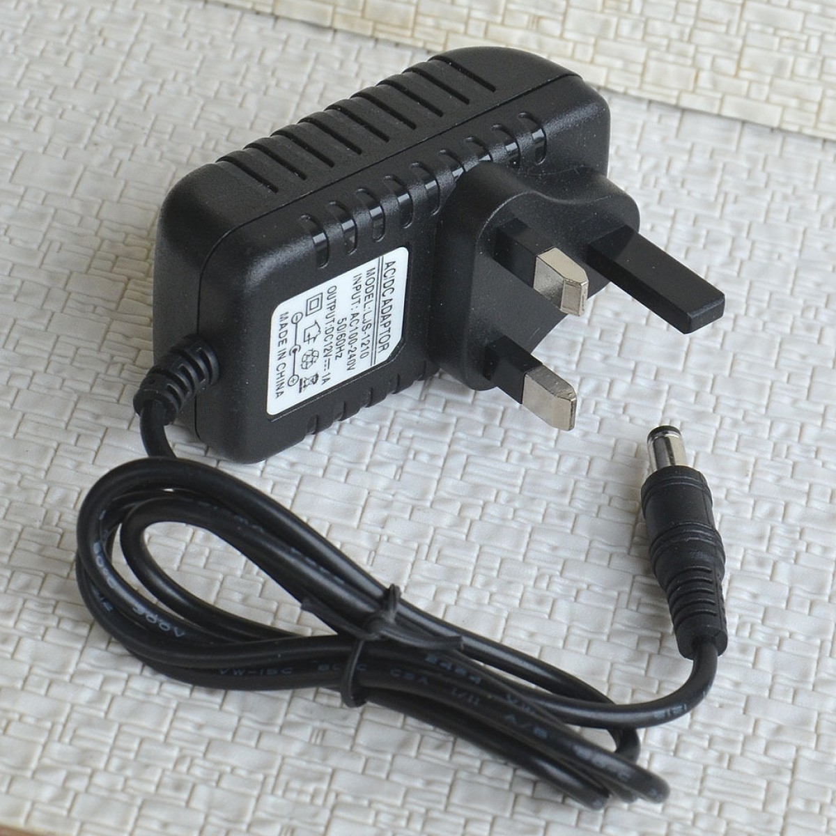 1 x UK standard Transformer 12V DC Adaptor Power Supply for OO N gauge Lights